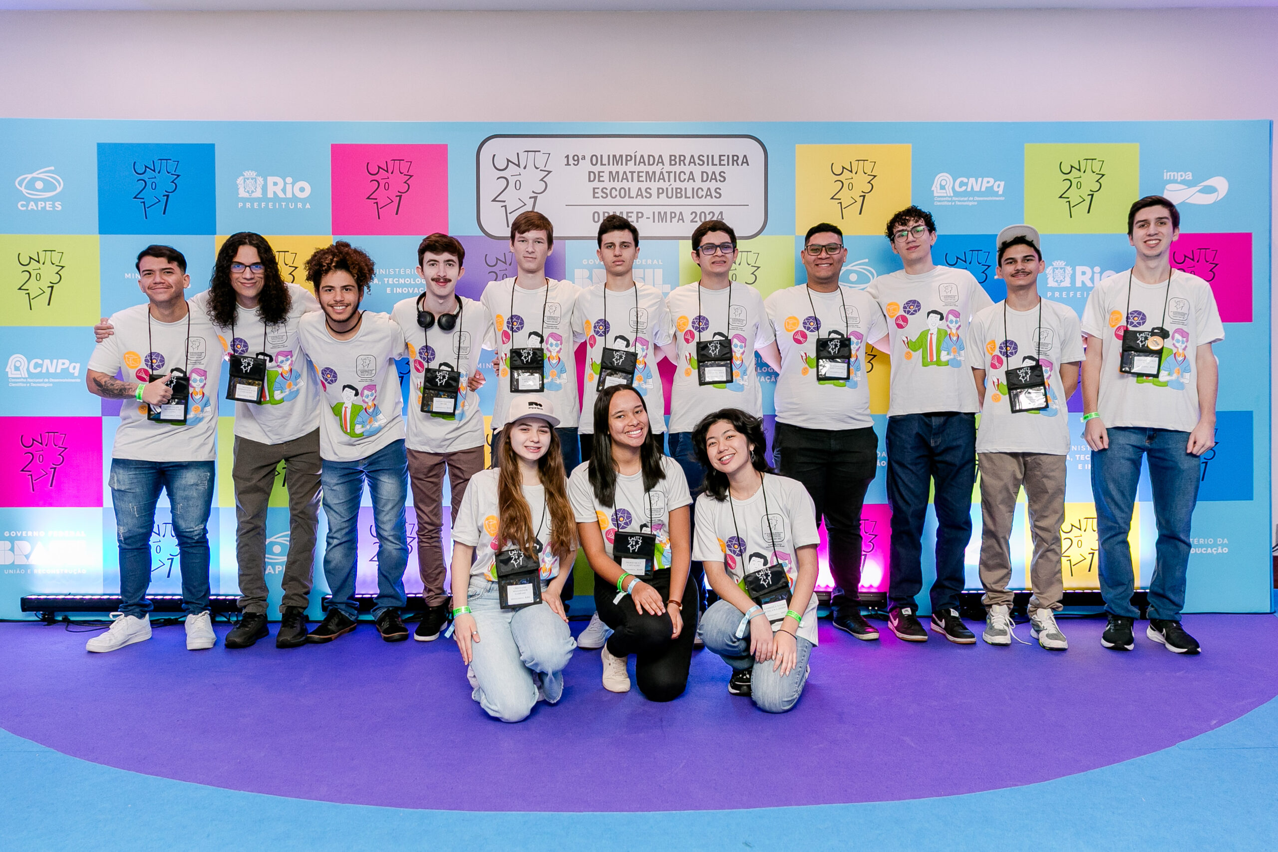 Graduandos recebem medalha de ouro em Cerimônia Nacional da OBMEP
